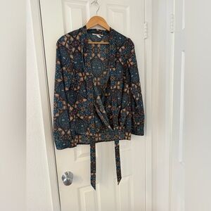 BCBGMAXAZRIA Front Tie Blouse, Unique Print, Size S